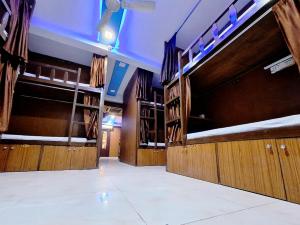 Neon Nest Dormitory Suits Asalpha Metro