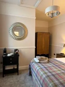 Peak District Gem Modern Glossop Town Escape Pass the Keys - 格洛索普