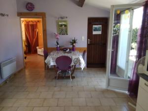Maisons de vacances Maison Independante 3etoiles avec grand jardin : photos des chambres