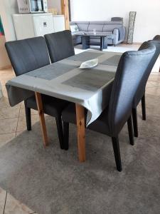 Ferienhaus mit Schwimmteich in idyllischer Lage