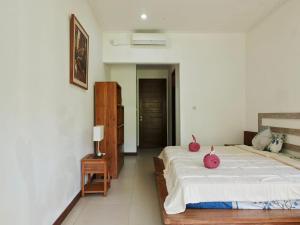 Malathi Green View House with Shared Pool