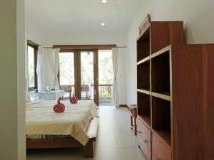 Malathi Green View House with Shared Pool