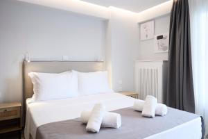 Bright space with street view, near Acropolis