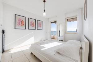 The Beachfront Apartment