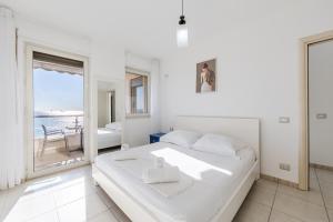 The Beachfront Apartment