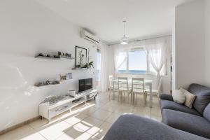 The Beachfront Apartment