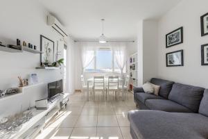 The Beachfront Apartment