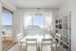 The Beachfront Apartment