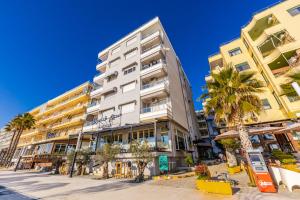 The Beachfront Apartment