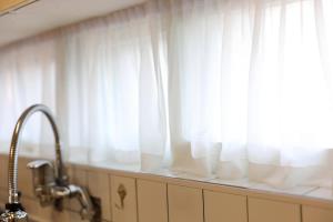 5min Hongdae, Sangsu ST, Late check out