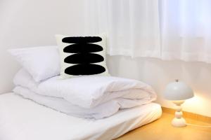 5min Hongdae, Sangsu ST, Late check out