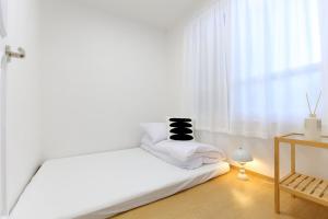 5min Hongdae, Sangsu ST, Late check out