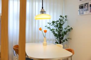 5min Hongdae, Sangsu ST, Late check out