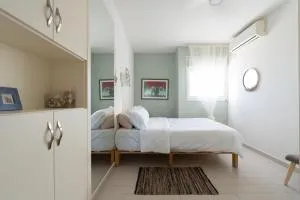 נופש מדברי -דירת אירוח וקוטג' מהמם עם 3 חדרי שינה ונוף לים - ‘En Netafim