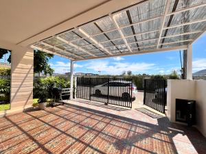 3bdr Lakeview Townhouse with Jacuzzi in Laguna #86