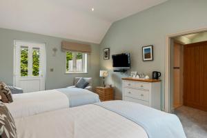 Classic Double or Twin Room room in Canaston Oaks