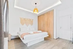 Andros Central & Luxury Home - Pitrofós