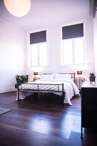 Converted bank centre of Holmfirth -split apartment, Bronte- Archive