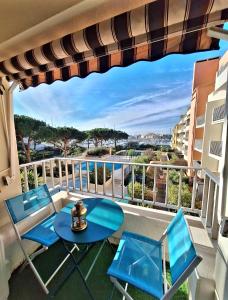 Superbe appartement climatisé, résidence avec piscine, proche des commerces et du port