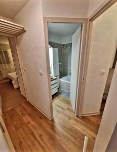 Superbe appartement climatisé, résidence avec piscine, proche des commerces et du port