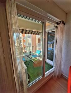 Superbe appartement climatisé, résidence avec piscine, proche des commerces et du port