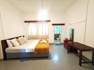 Waterfield Bungalow by Liyozi Leasiure