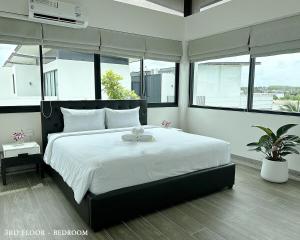 Villa Serenity - 5 bedroom Laguna