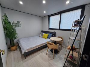 Hwagok Station - Two room, Sunshine