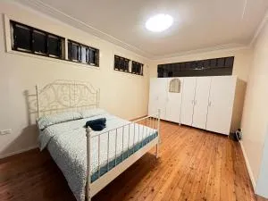 A Apple Room - Epping