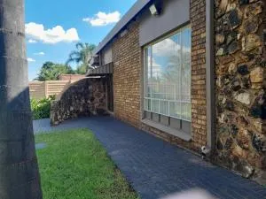 1 bedroom cottage within walking distance to Doringkloof Mall in Centurion - Lyttelton