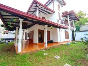 Calm Stream Villa & Safari - Kamburugamuwa