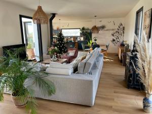 Ty Glazu Villa neuve grand confort, jardin 1600m2, GR34, criques, restos et port Doelan à pied