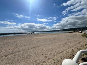 Stunning 2 Bedroom Sea View Apartment With Parking