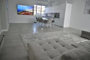 Luxury home with modern interior perfectly located - Vatra