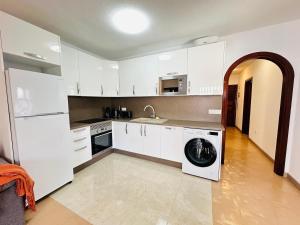 Victoria court 2 Los Cristianos