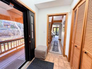 FC18 Slopeside in Bretton Woods - Fireplace, Jetted Tub, Mountain Views, Pool-gym passes!