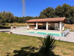 Maisons de vacances Maison 180 m2 piscine chauffee : photos des chambres