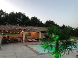 Maisons de vacances Maison 180 m2 piscine chauffee : photos des chambres