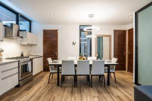 Two-Condos House in Great location with Rooftop and Pool and BBQ