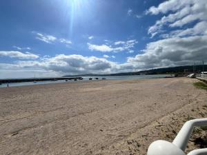 Stunning 2 Bedroom Beach Apartment With Garden