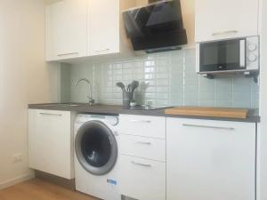 QUEEN HOME VENICE TRAIN STATION Noemi & Angel