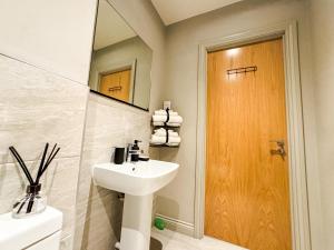 Prime Leeds- Spacious Cinema apartment