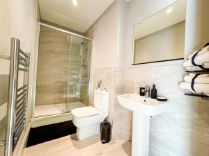 Prime Leeds- Spacious Cinema apartment