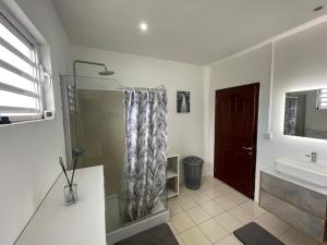 Jolie petite villa à Trou aux biches à 200 m de la plage