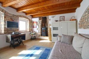 Charming house with garden and BBQ in Galizana