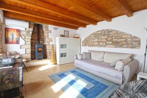 Charming house with garden and BBQ in Galizana