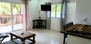 West End Condo Near Beaches and Diving