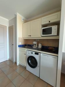Jolie appartement PIERRE & VACANCES avec vue sur mer St TROPEZ