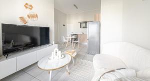 Exquisite Lavish-Luxury Apartment