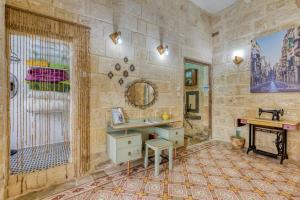 Valletta Townhouse with Maltese Balcony